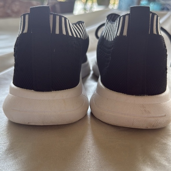 Danskin Energy Black White Sneakers Lightweight Stretch Knit Upper Size 9.5 - Picture 10 of 11